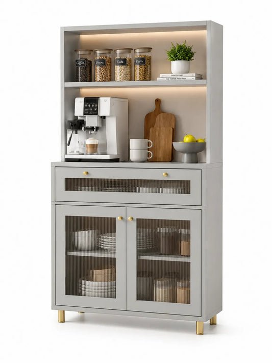 Credenza in legno grigio con ante in vetro e maniglie dorate