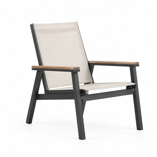 Sedia da esterno in alluminio con braccioli in legno e seduta in textilene beige